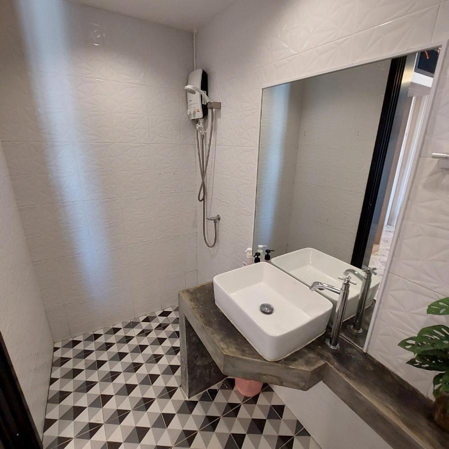 Kipbox Hotel Trang Bagian luar foto